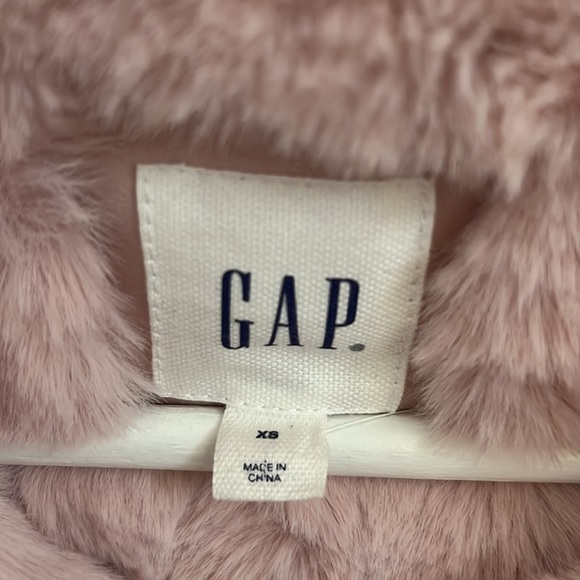 GAP Faux Fur Jacket XS. Sooo soft and plush - Picture 6 of 6